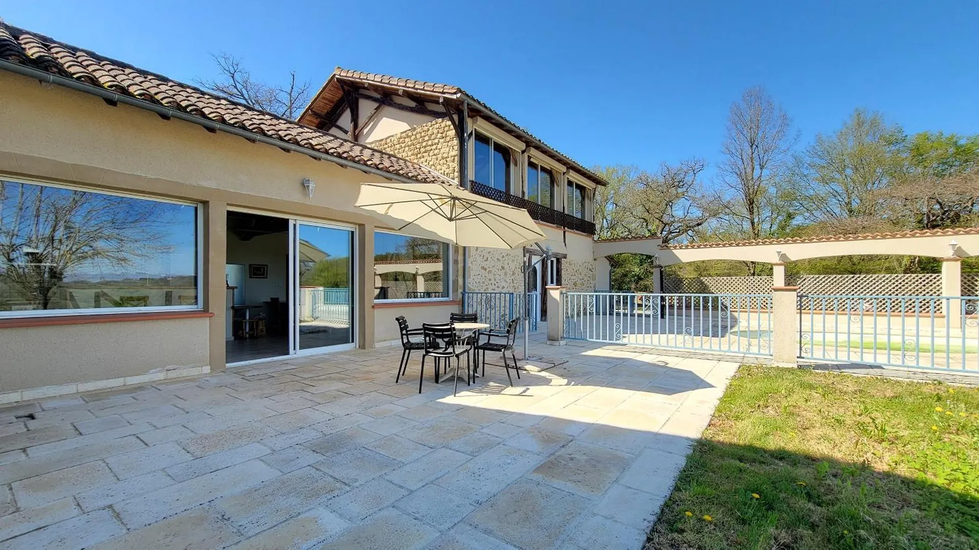 Maison Dans Gite Domaine Rey Loubersan 0*,